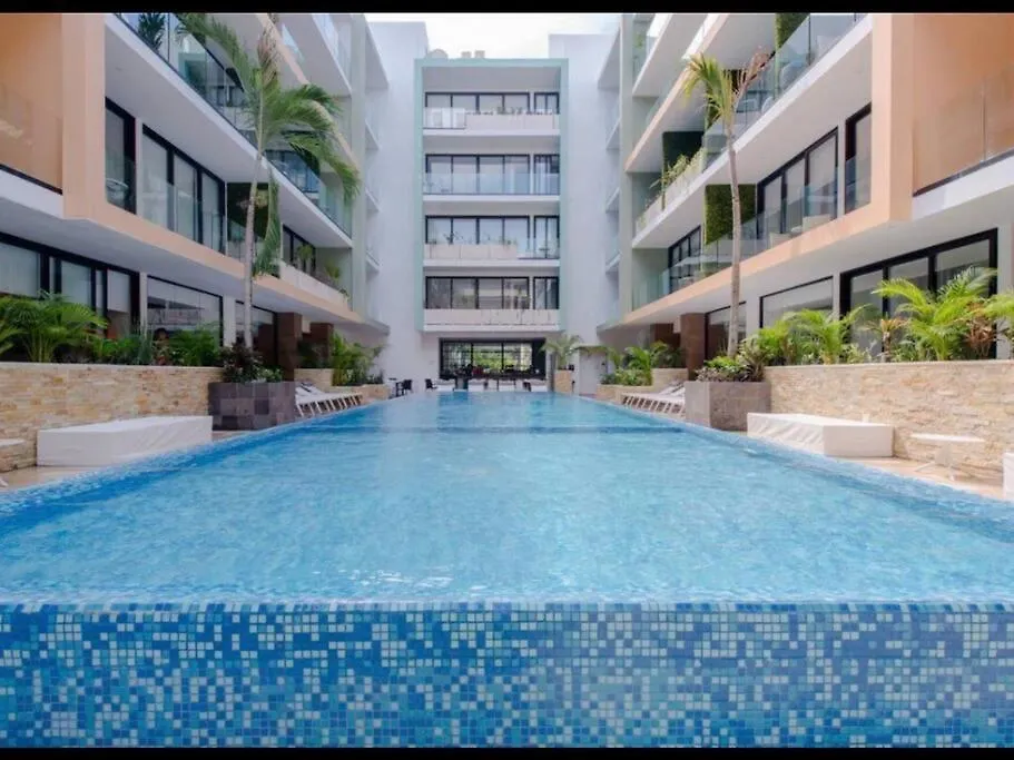 Menesse City Condo بلايا ديل كارمن